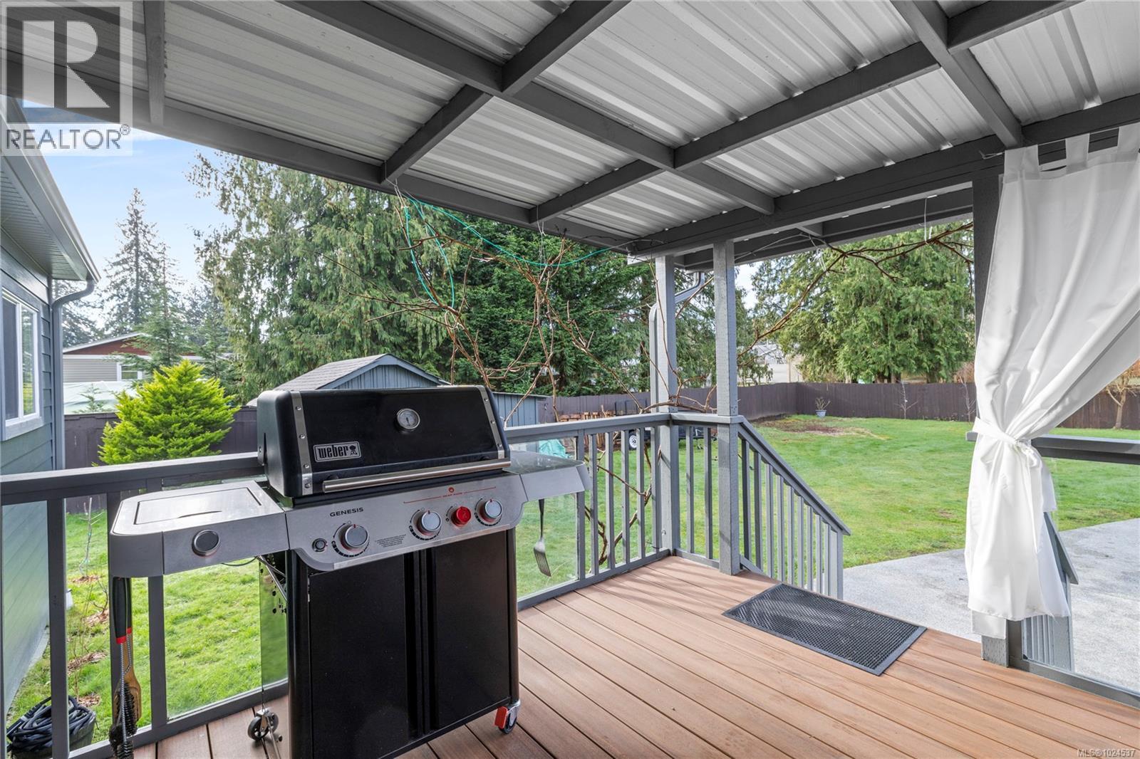 775 Barclay Cres S, French Creek