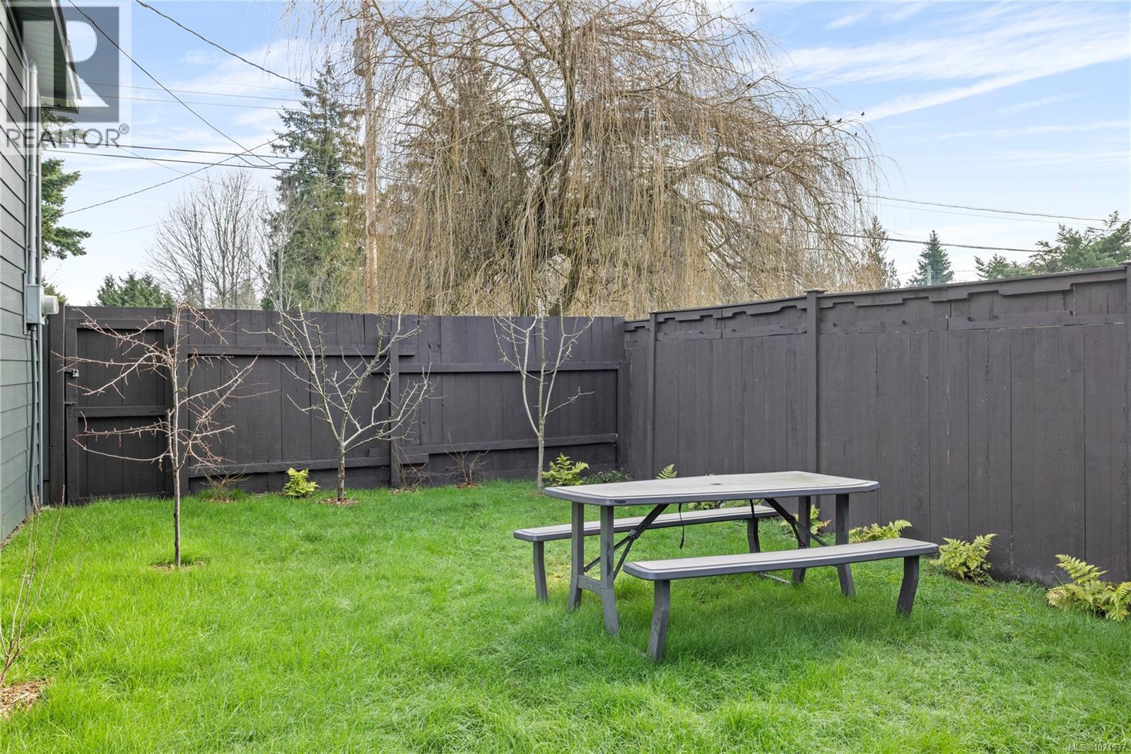 775 Barclay Cres S, French Creek