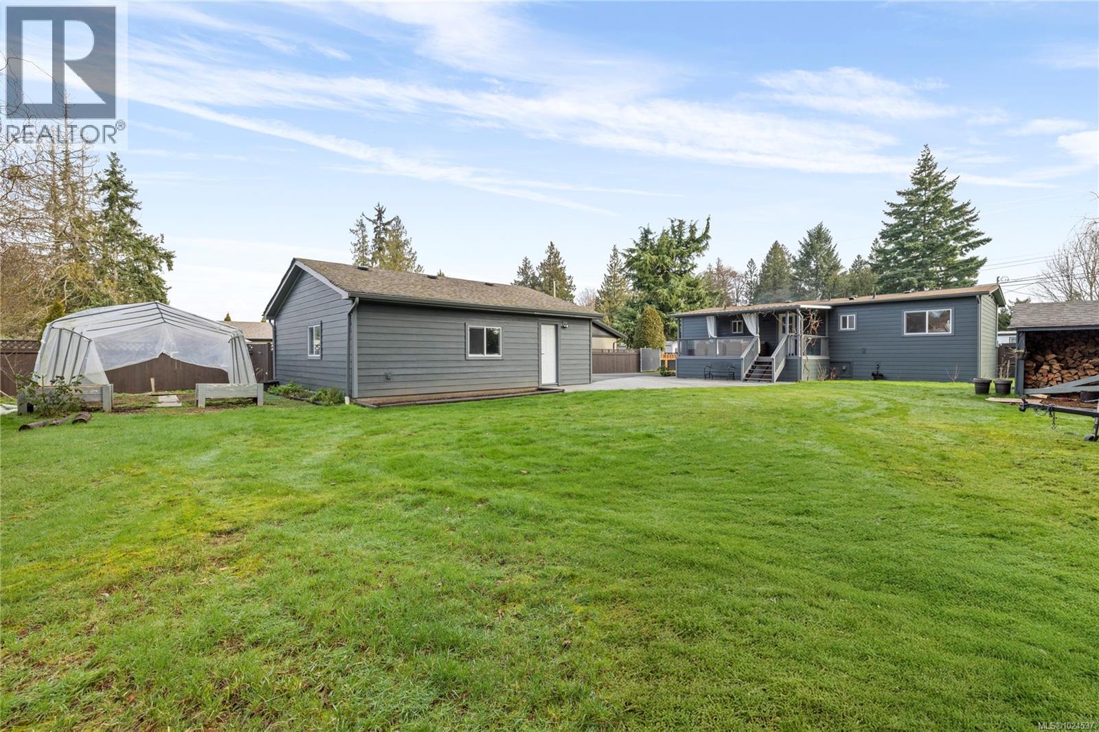 775 Barclay Cres S, French Creek