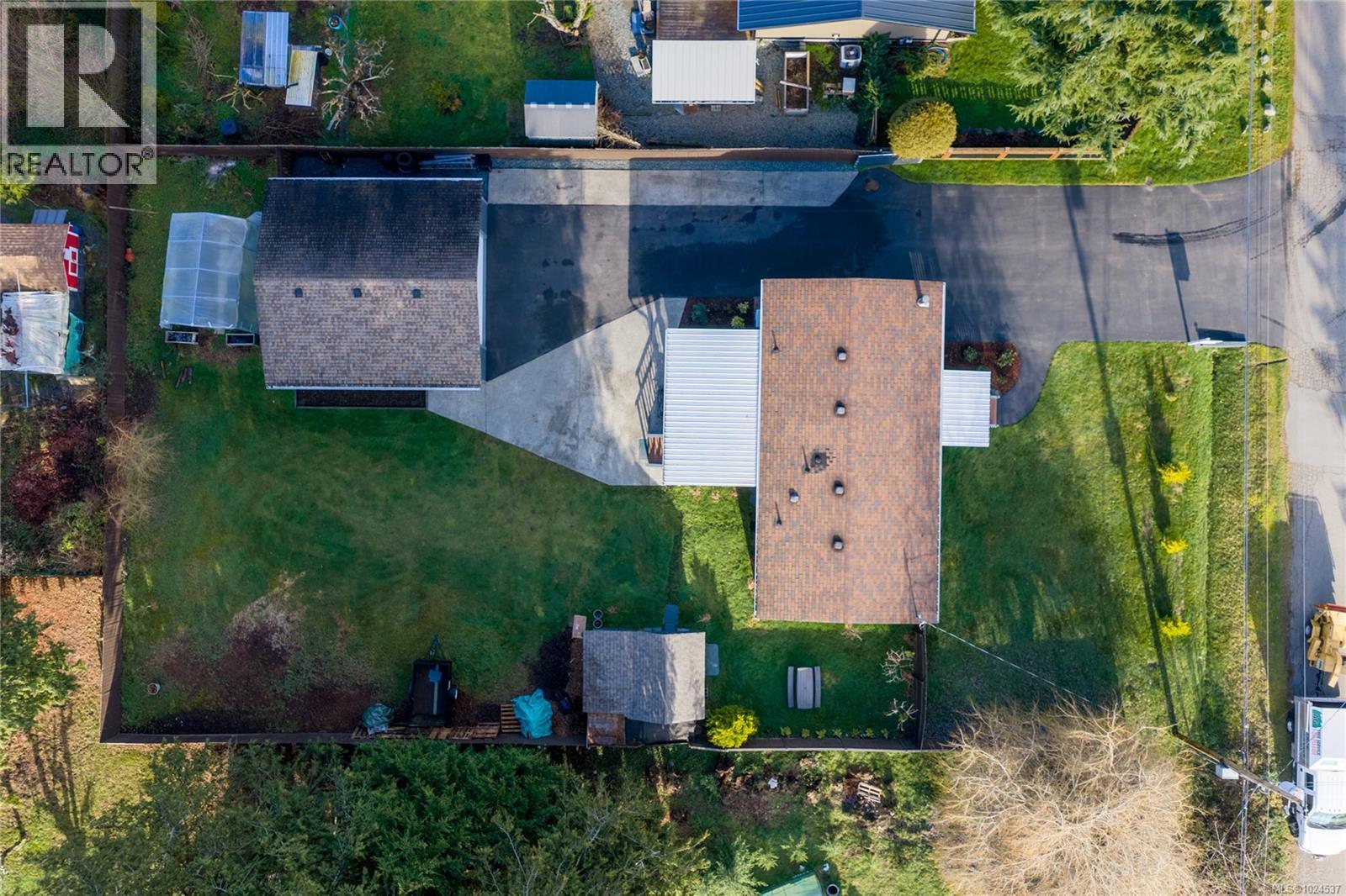 775 Barclay Cres S, French Creek