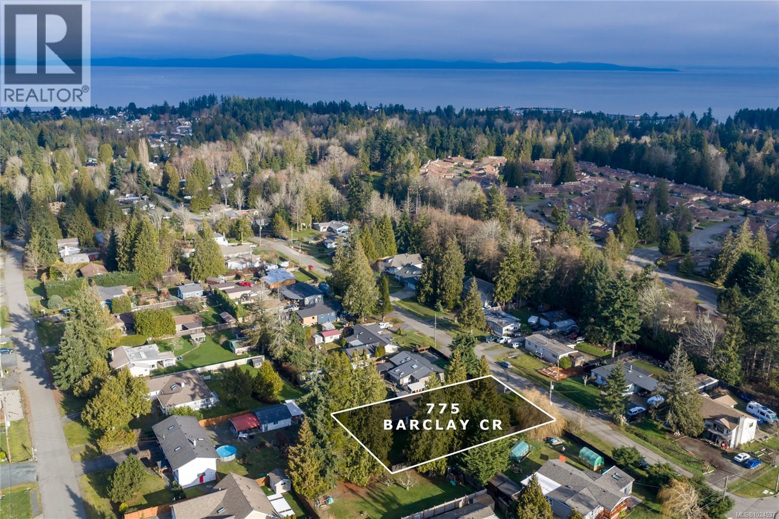 775 Barclay Cres S, French Creek