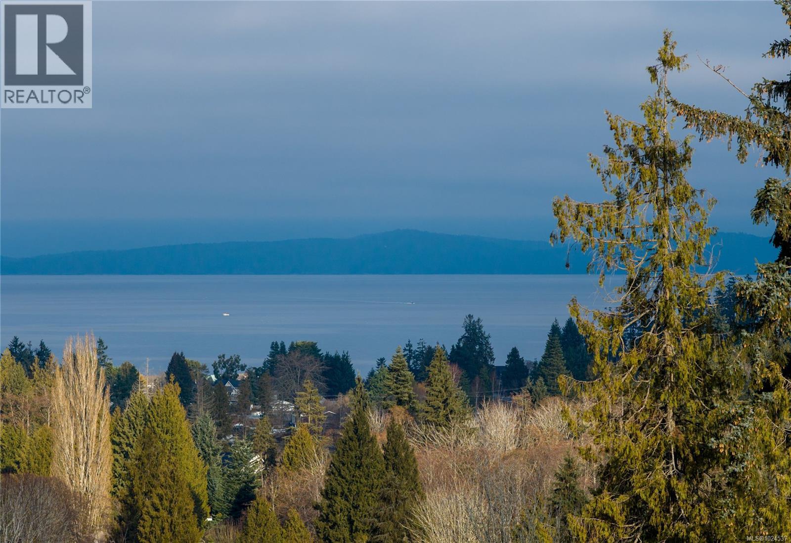 775 Barclay Cres S, French Creek