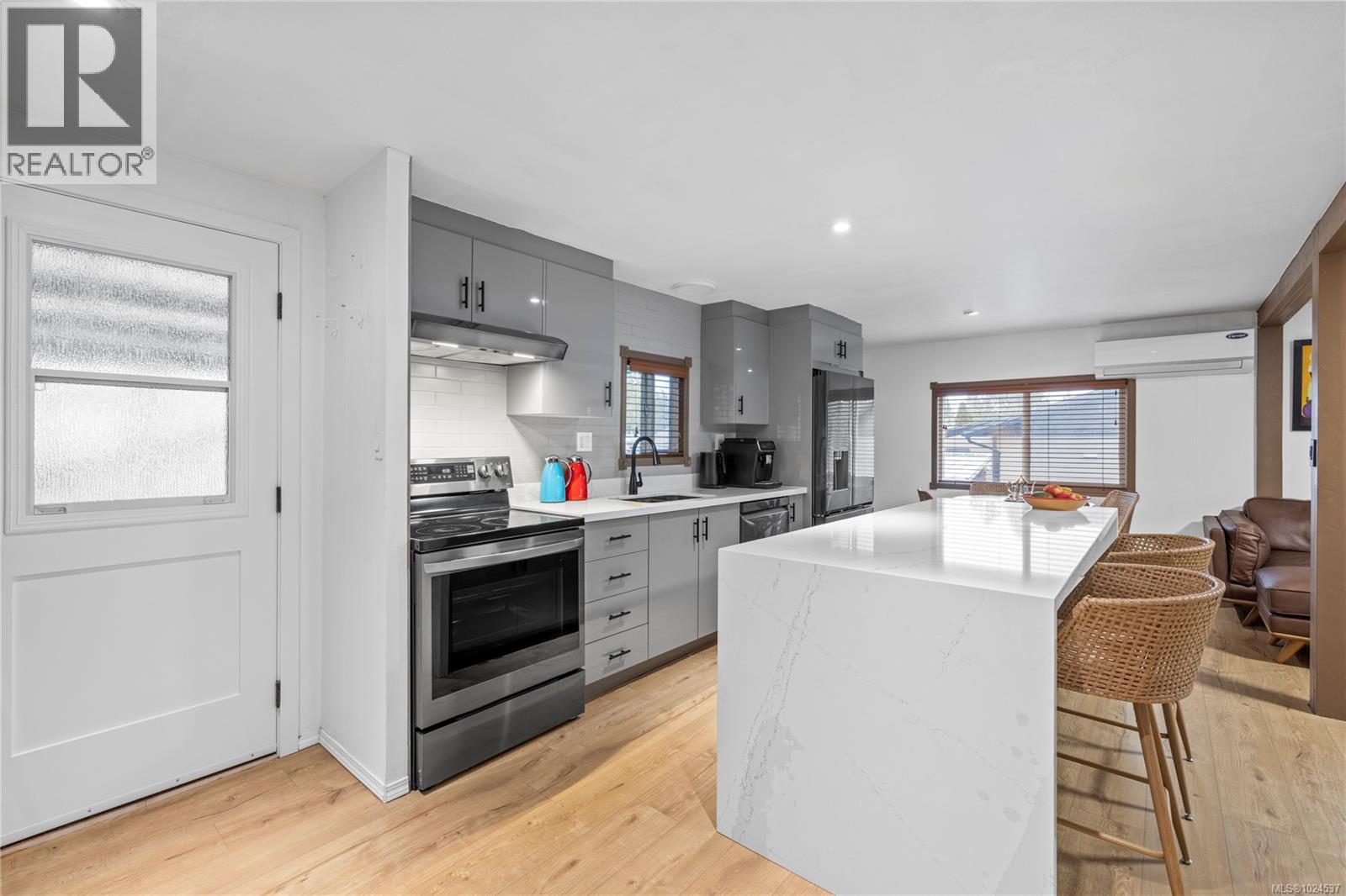 775 Barclay Cres S - 5