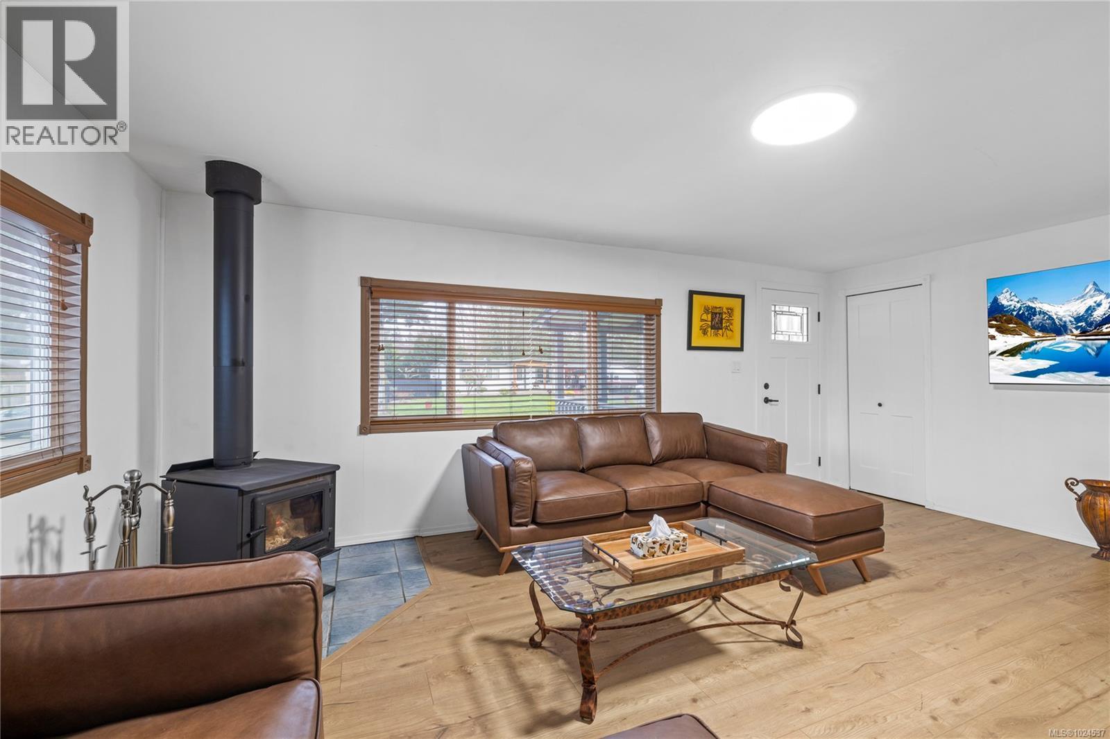 775 Barclay Cres S, French Creek