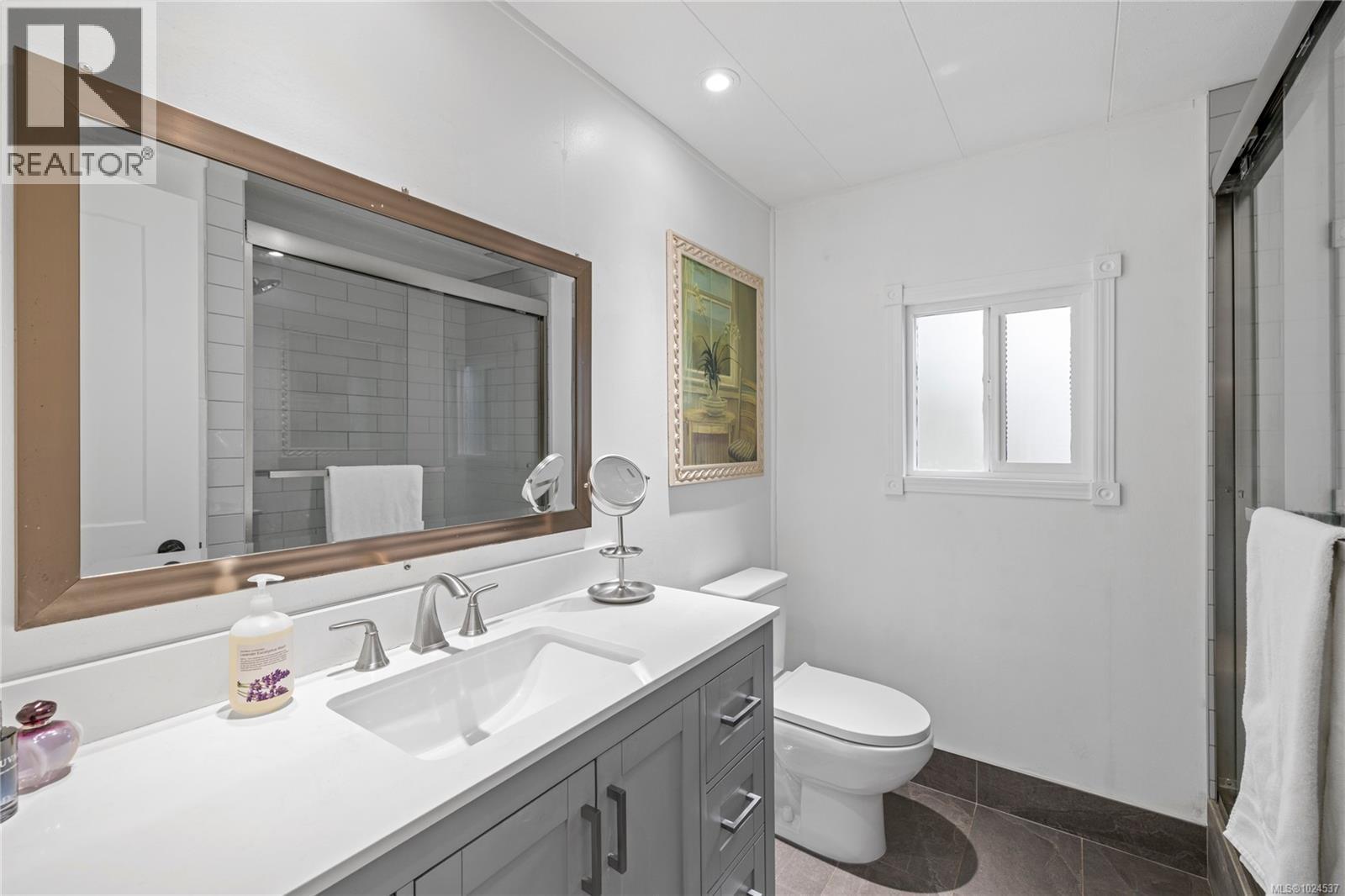 775 Barclay Cres S, French Creek