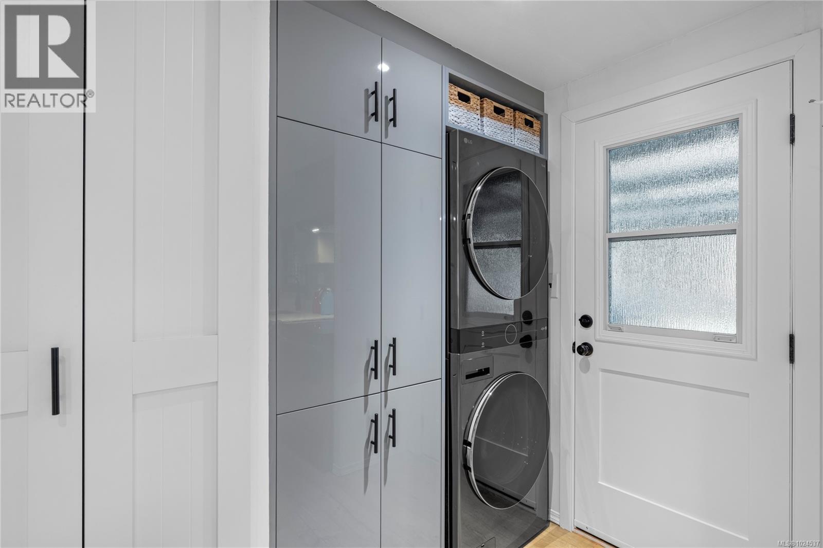 775 Barclay Cres S - 8