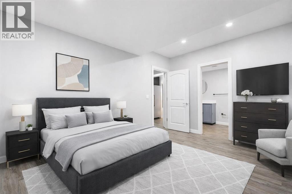 Single Family House for Sale in  Royal Ridge Manor NW Royal Oak Calgary 