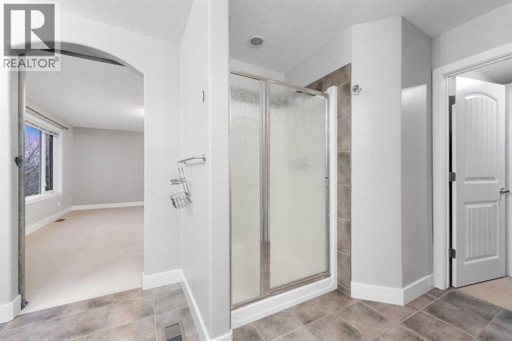 Single Family House for Sale in  Royal Ridge Manor NW Royal Oak Calgary 