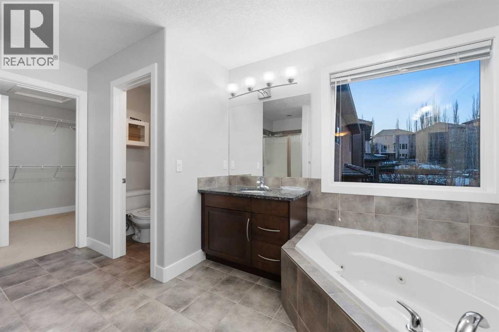 Single Family House for Sale in  Royal Ridge Manor NW Royal Oak Calgary 