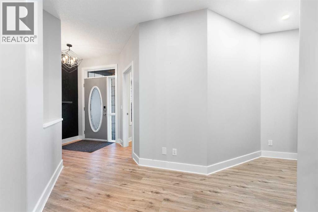 Single Family House for Sale in  Royal Ridge Manor NW Royal Oak Calgary 