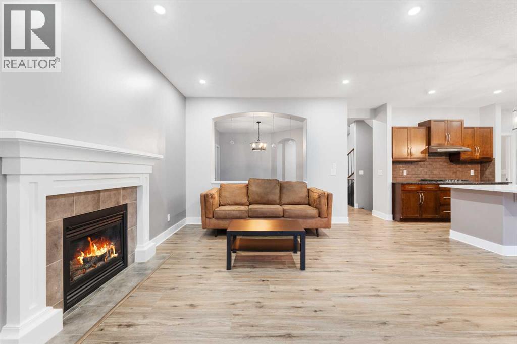 Single Family House for Sale in  Royal Ridge Manor NW Royal Oak Calgary 