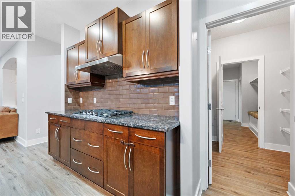 Single Family House for Sale in  Royal Ridge Manor NW Royal Oak Calgary 