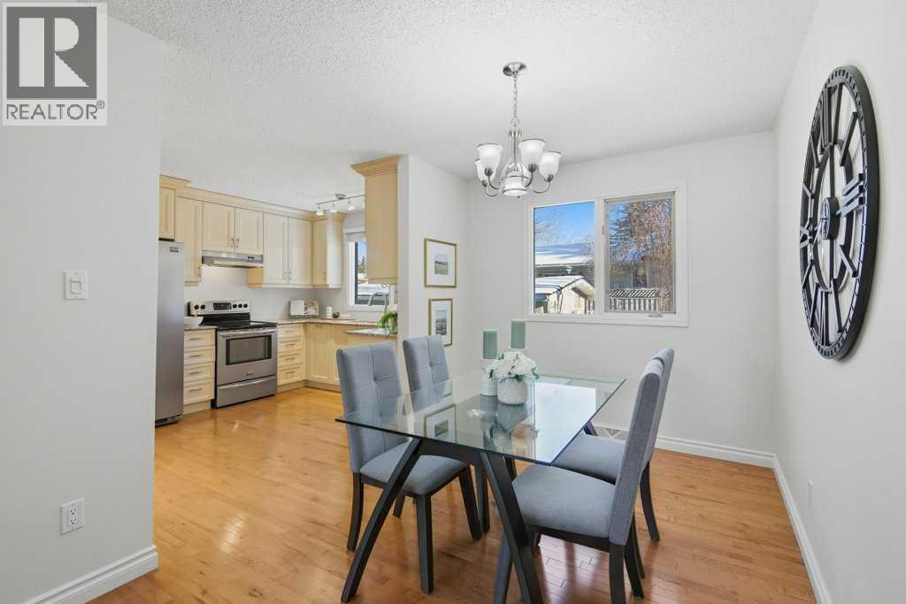 Single Family House 4 Level for Sale in  Valdes Place NW Varsity Calgary 