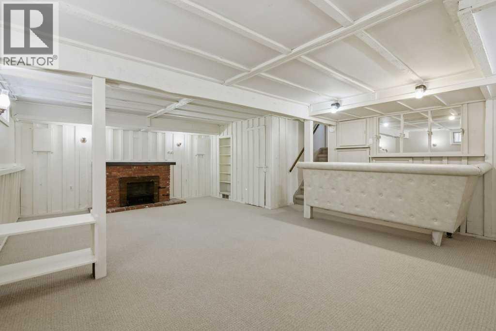 Single Family House 4 Level for Sale in  Valdes Place NW Varsity Calgary 