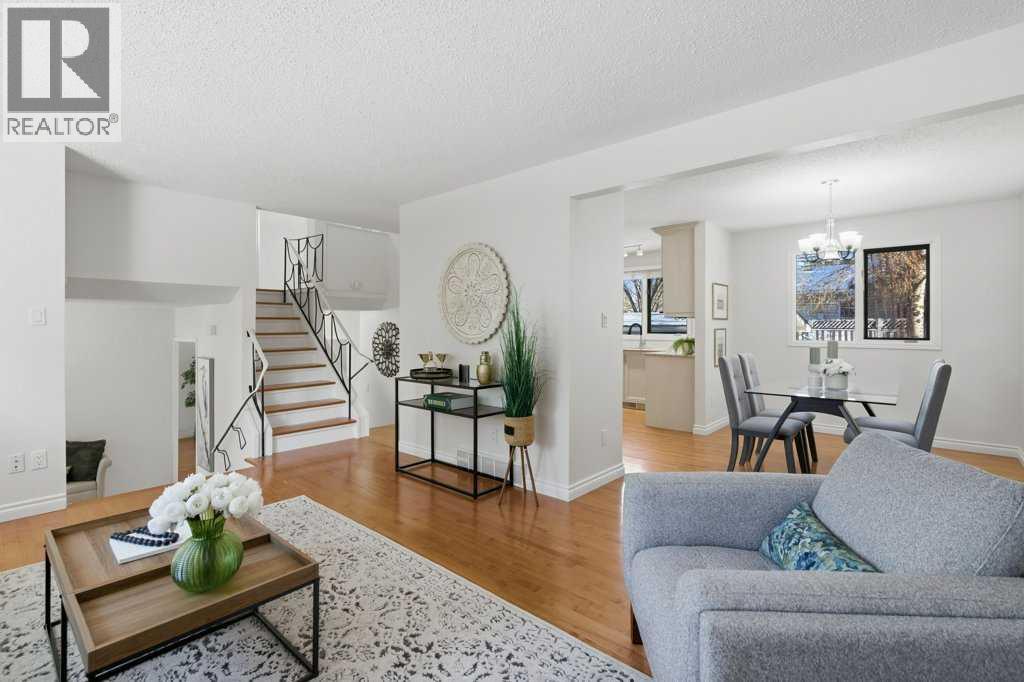 Single Family House 4 Level for Sale in  Valdes Place NW Varsity Calgary 