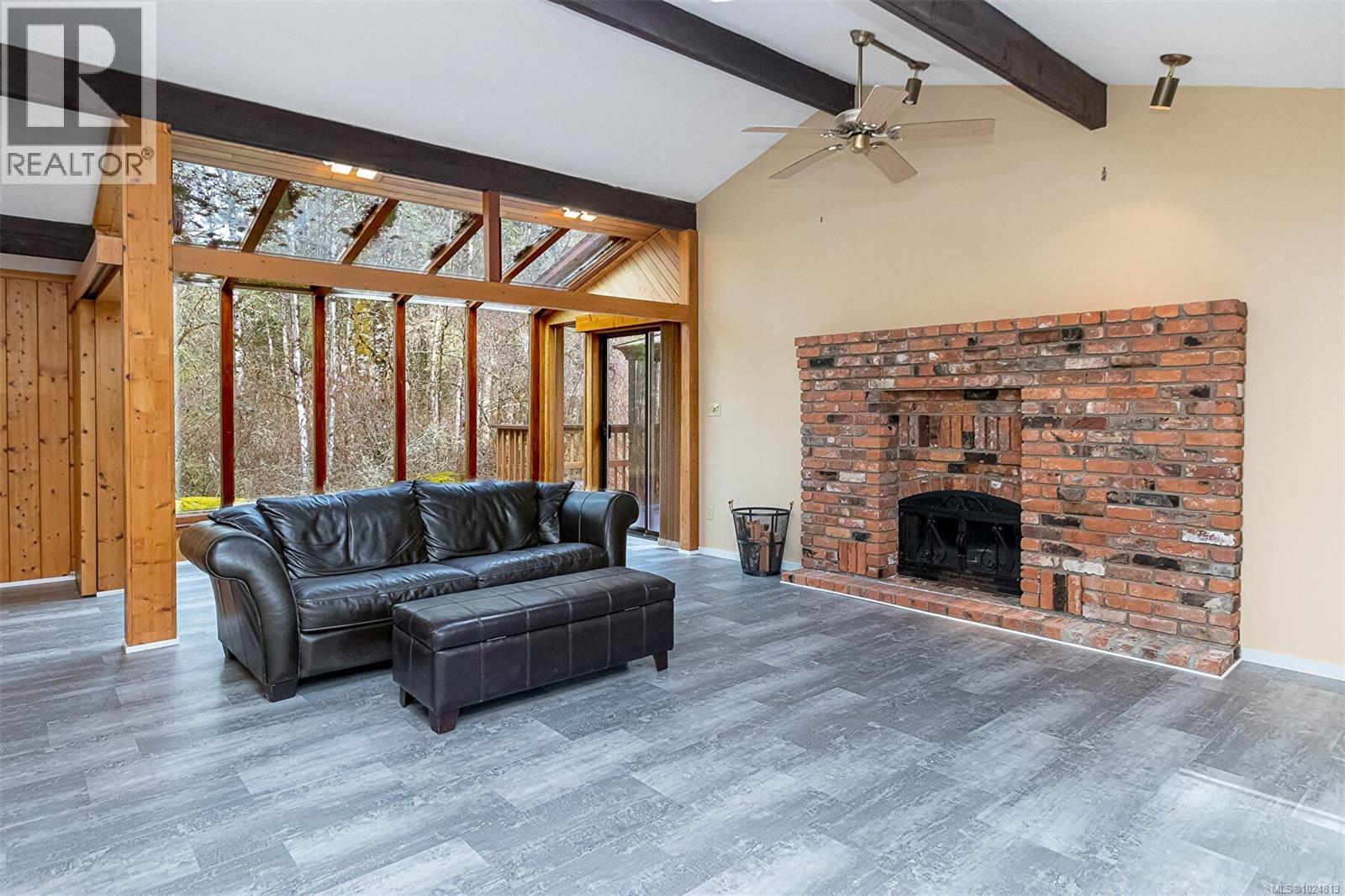  2298 Munn Road, Highlands