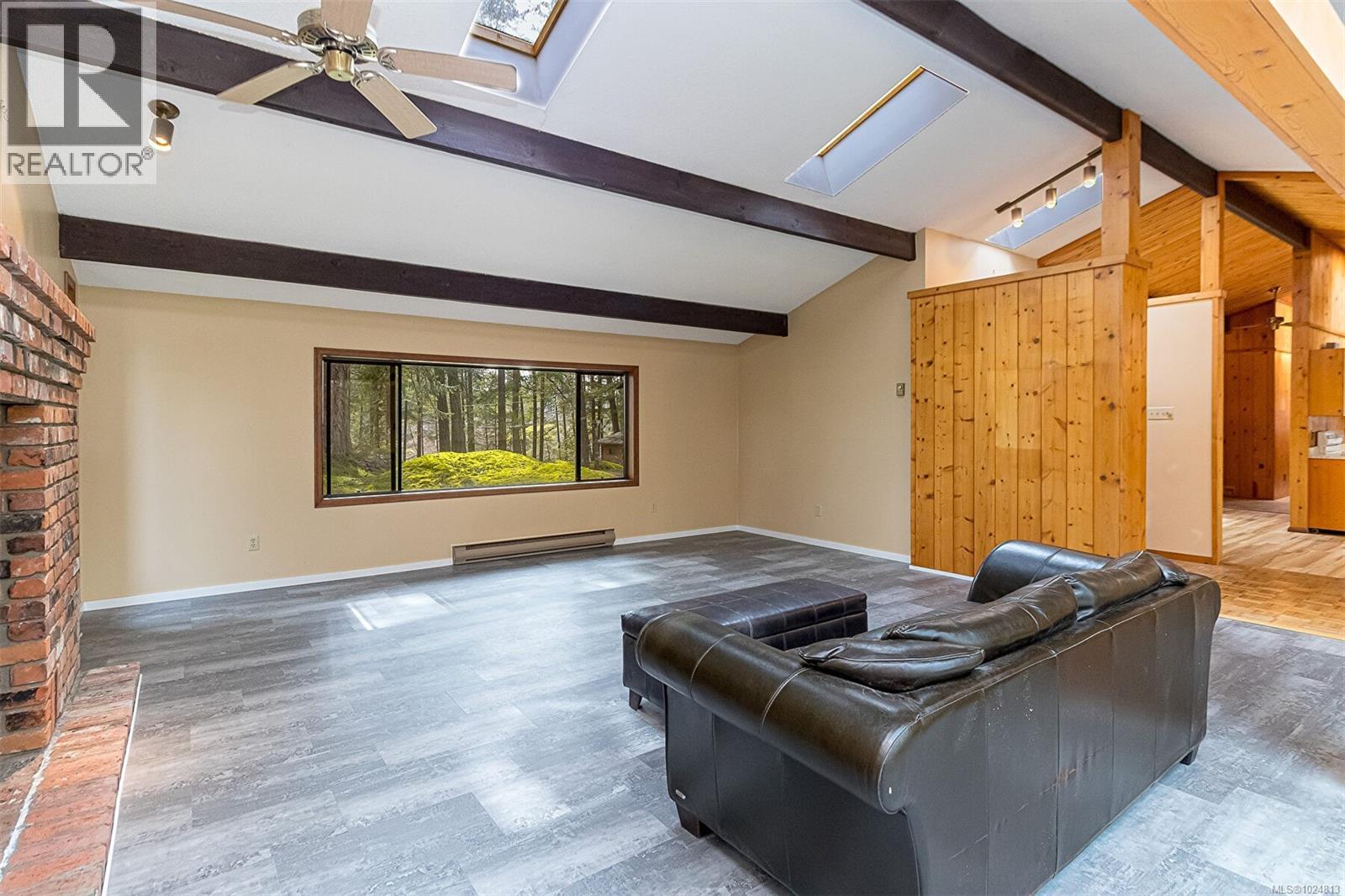  2298 Munn Road, Highlands