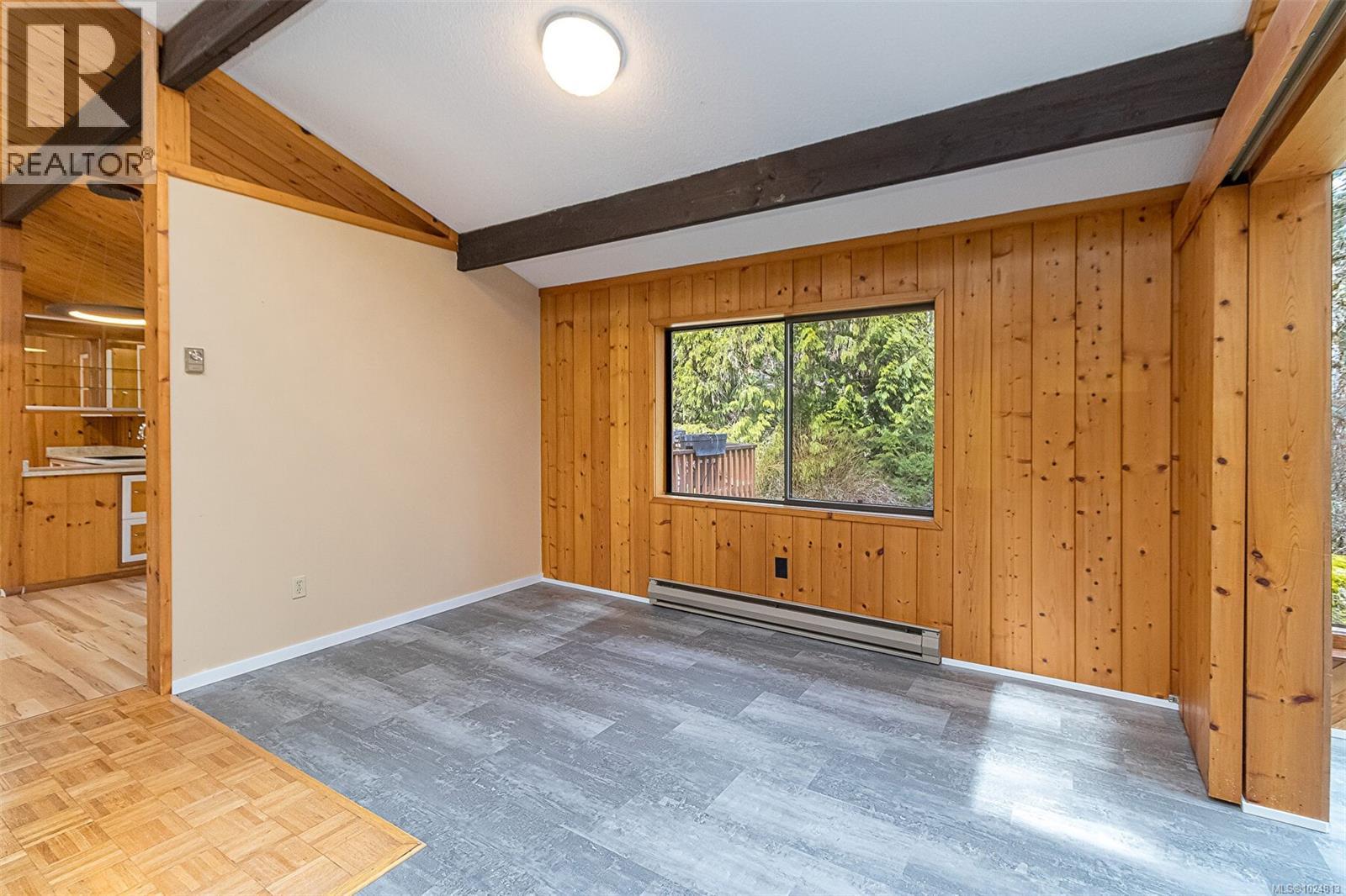  2298 Munn Road, Highlands