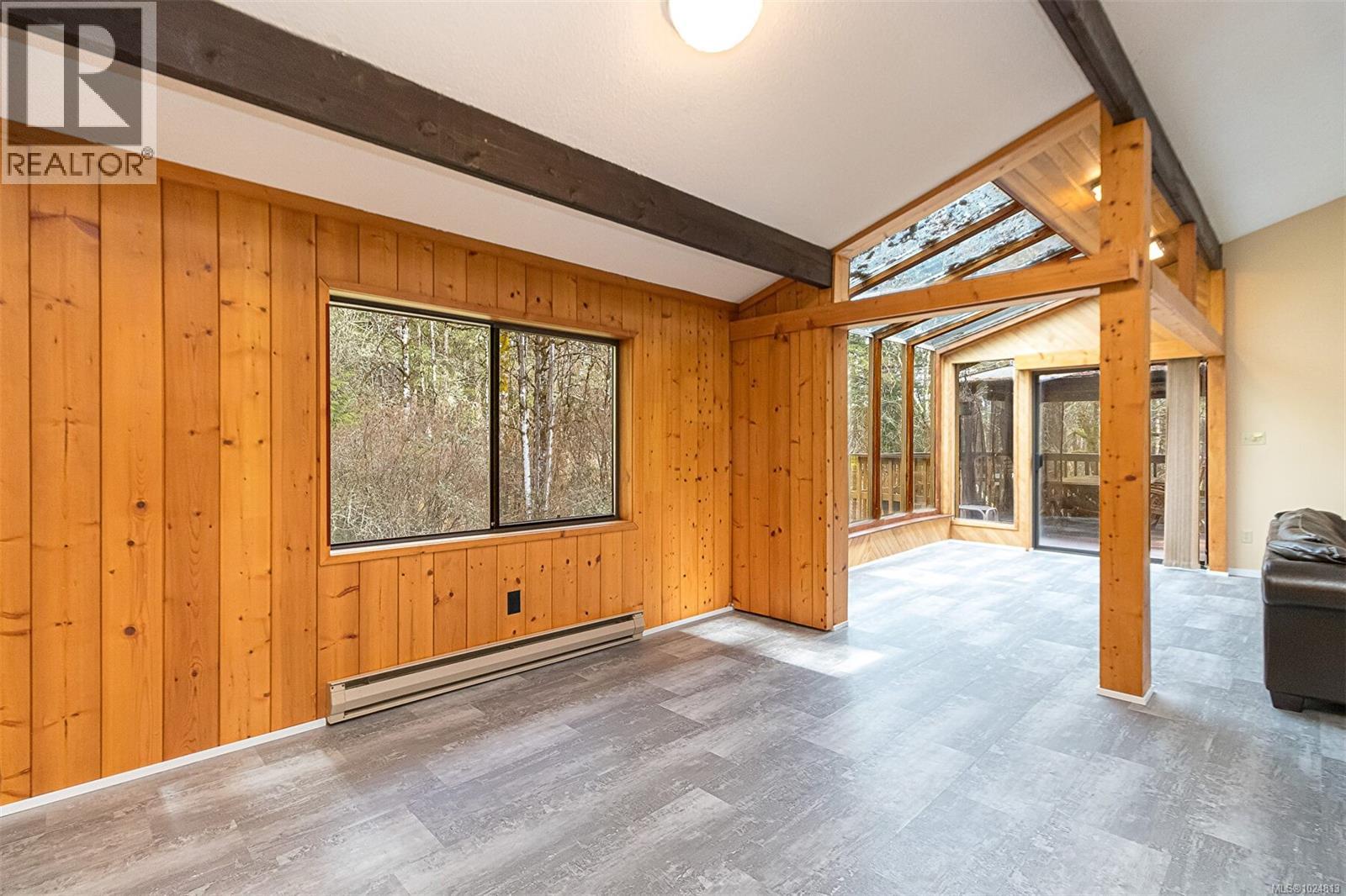  2298 Munn Road, Highlands