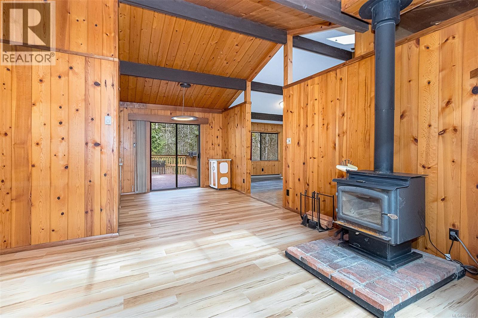  2298 Munn Road, Highlands