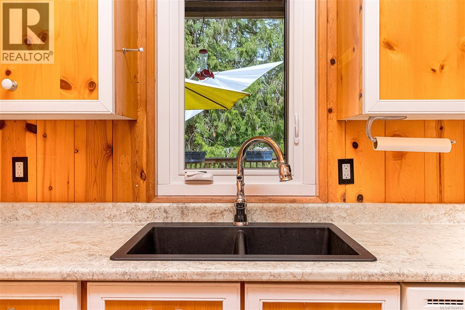  2298 Munn Road, Highlands