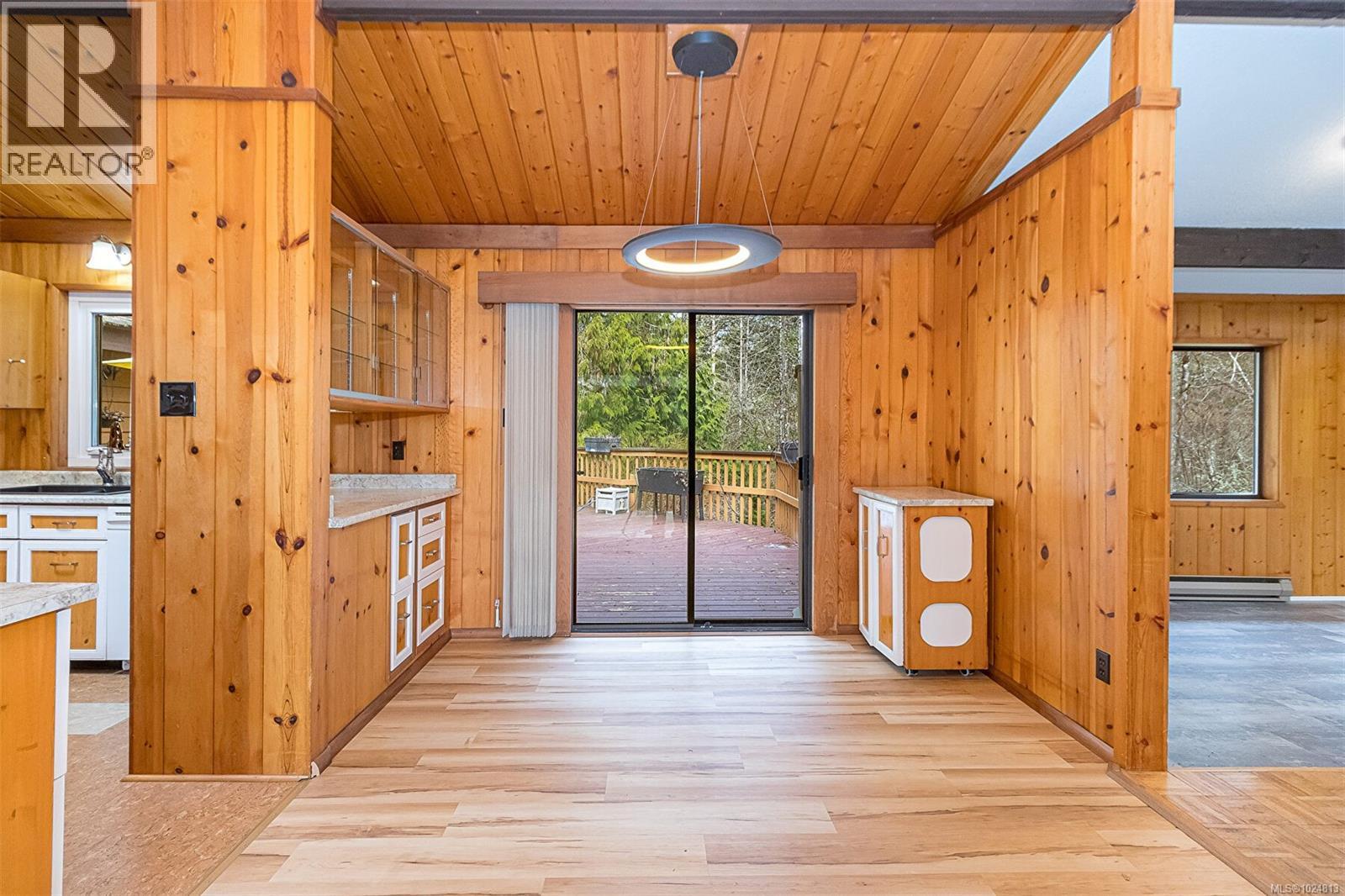  2298 Munn Road, Highlands