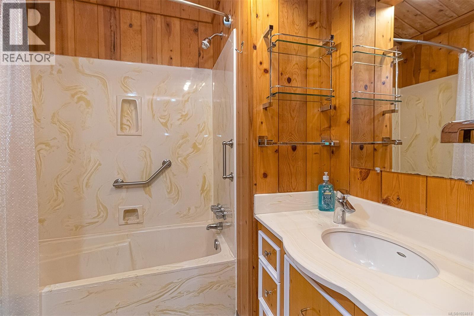  2298 Munn Road, Highlands