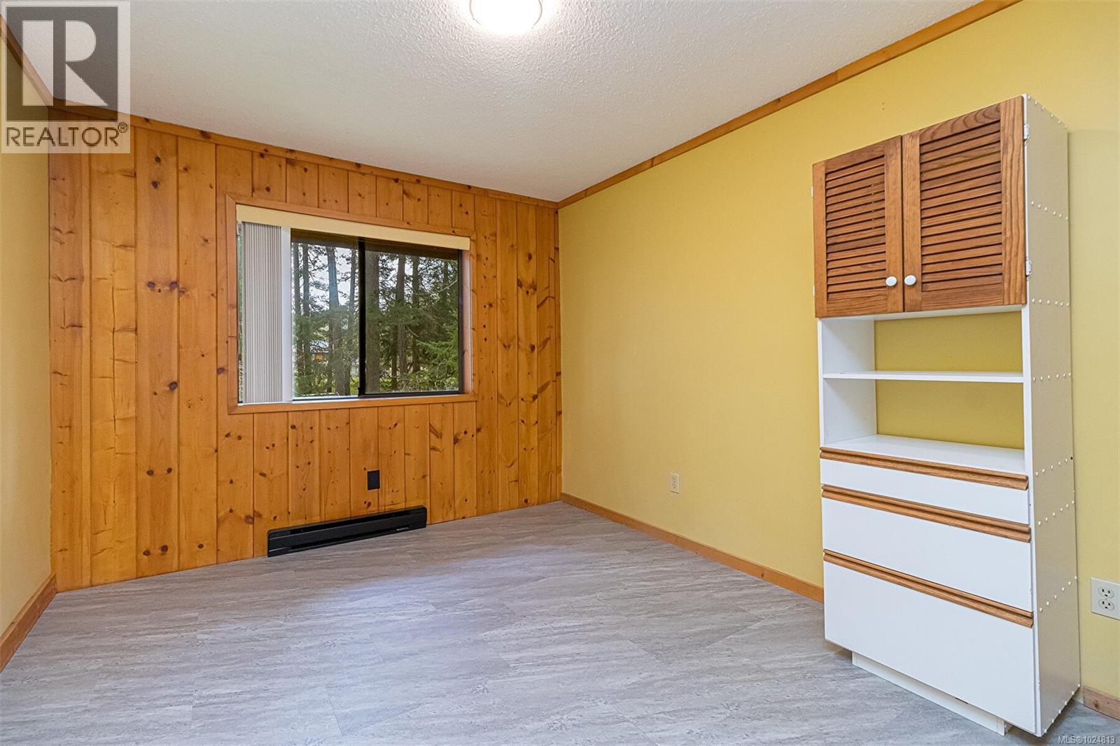  2298 Munn Road, Highlands