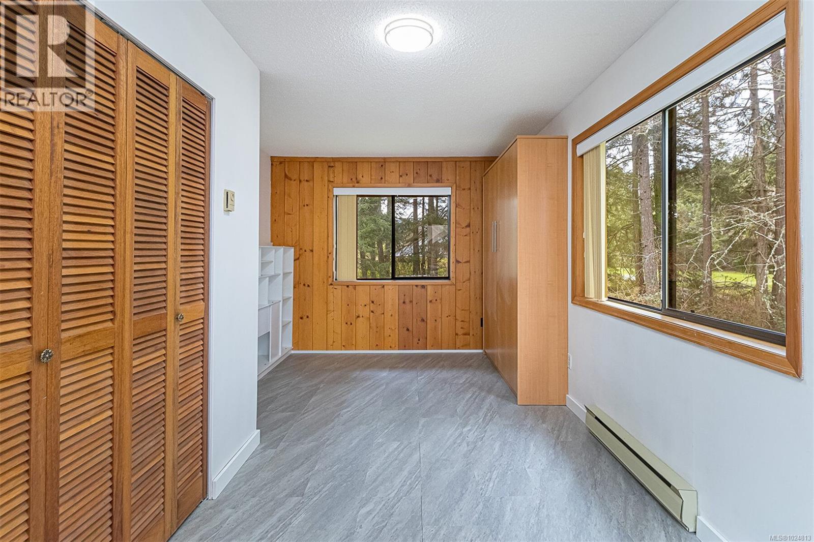  2298 Munn Road, Highlands