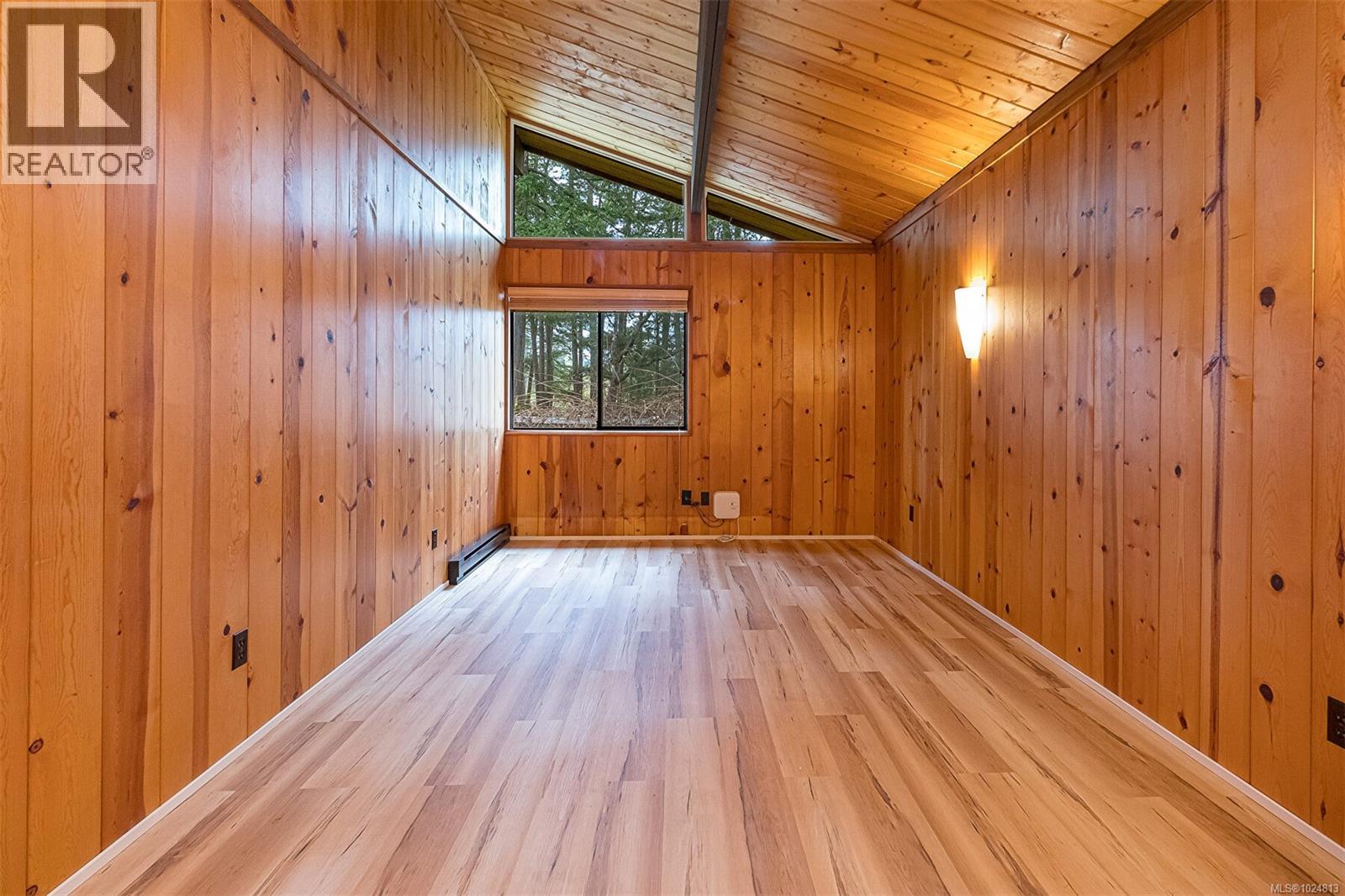  2298 Munn Road, Highlands