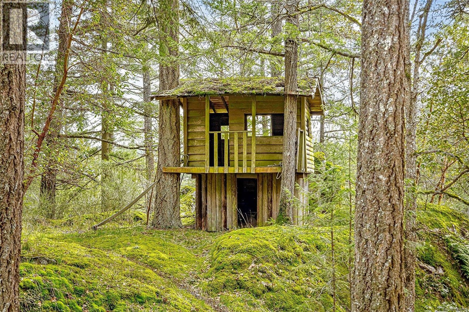  2298 Munn Road, Highlands