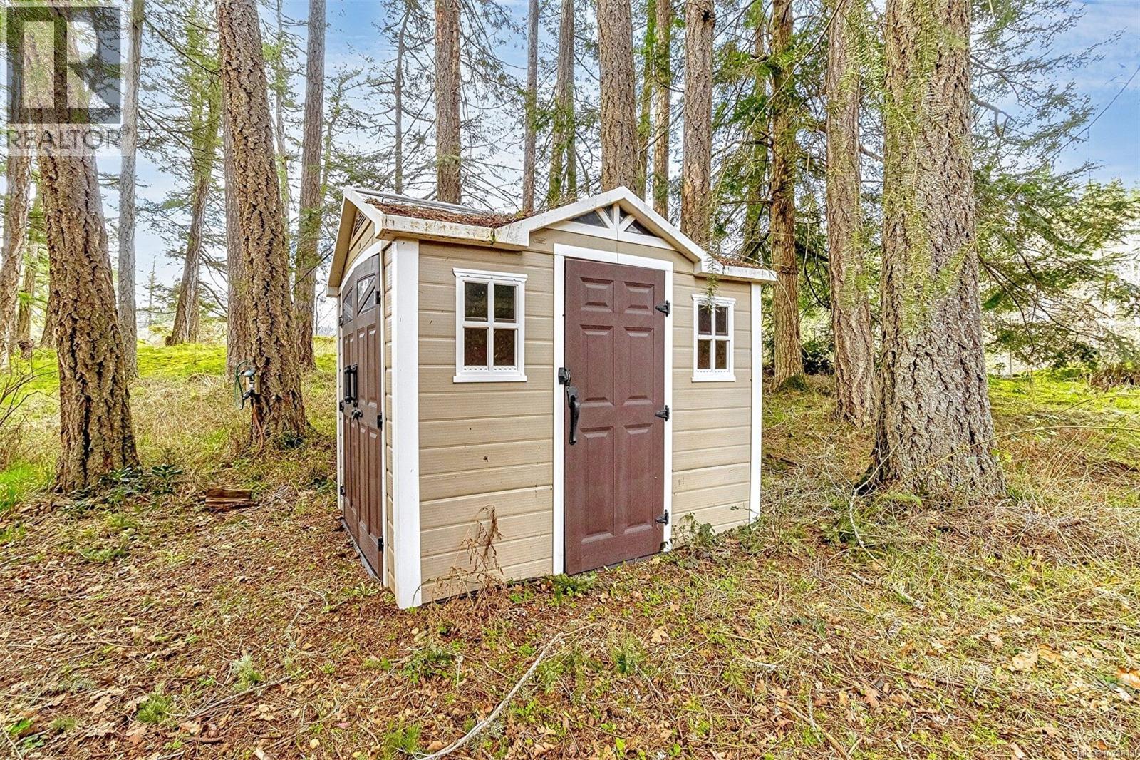  2298 Munn Road, Highlands