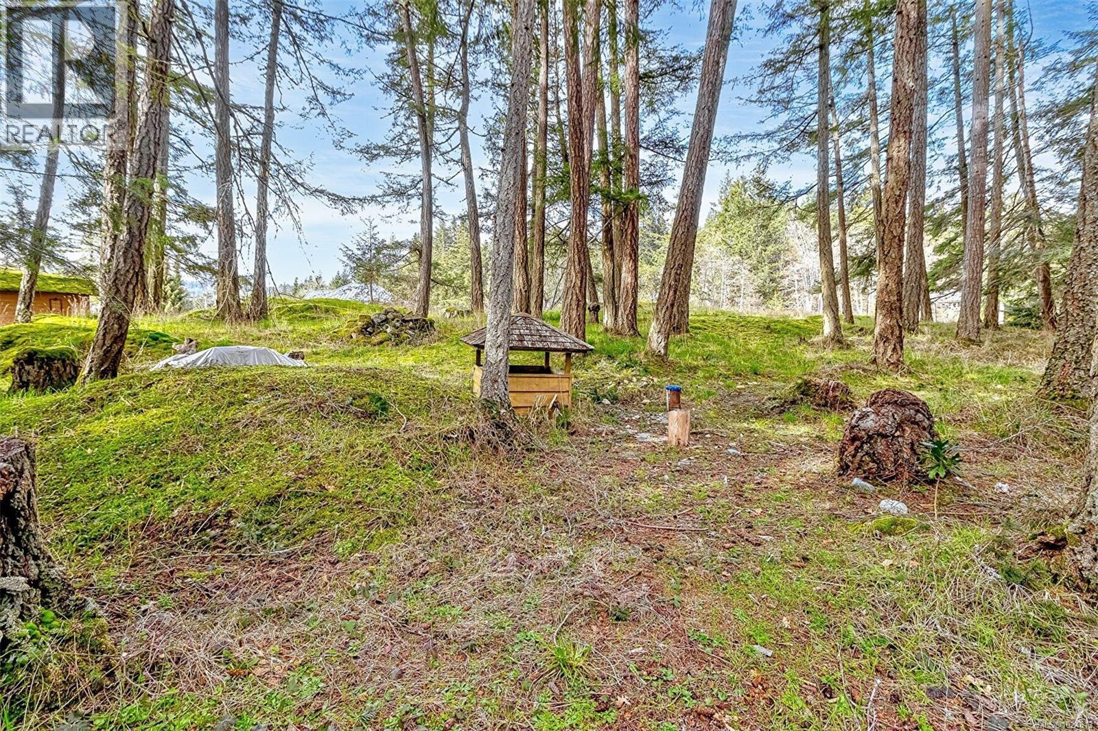  2298 Munn Road, Highlands