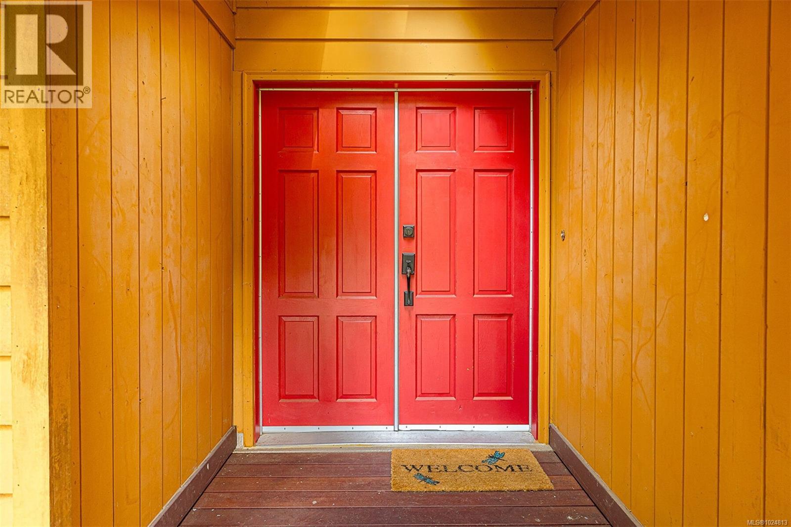  2298 Munn Road, Highlands