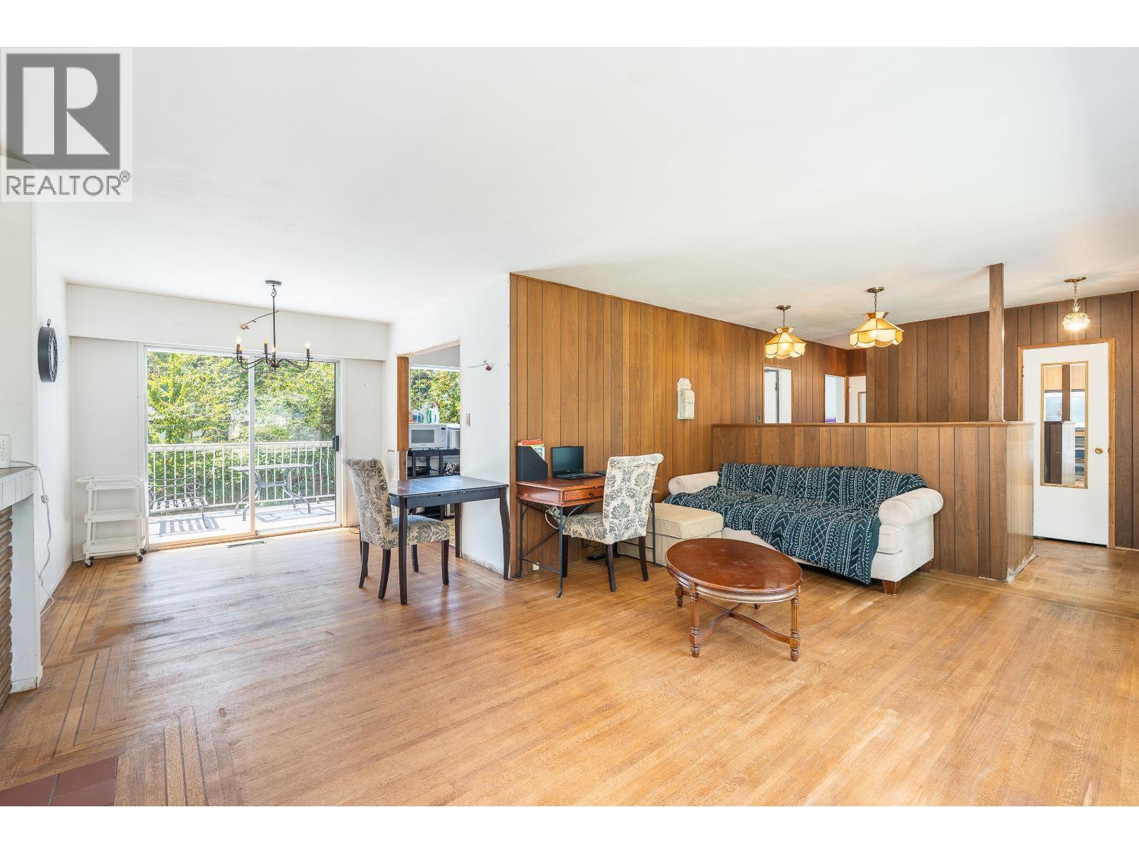 951 CANYON BOULEVARD, North Vancouver