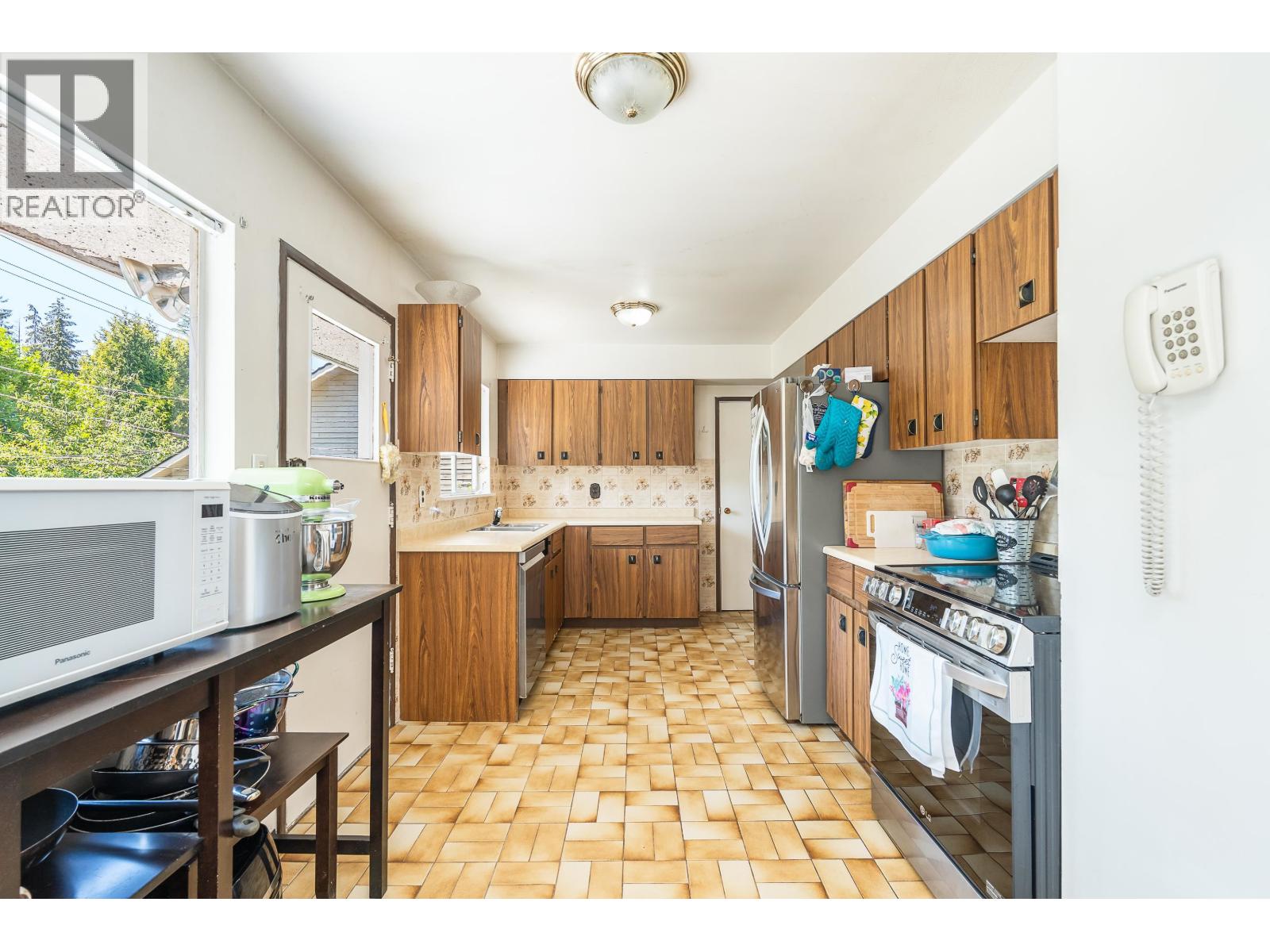 951 CANYON BOULEVARD, North Vancouver