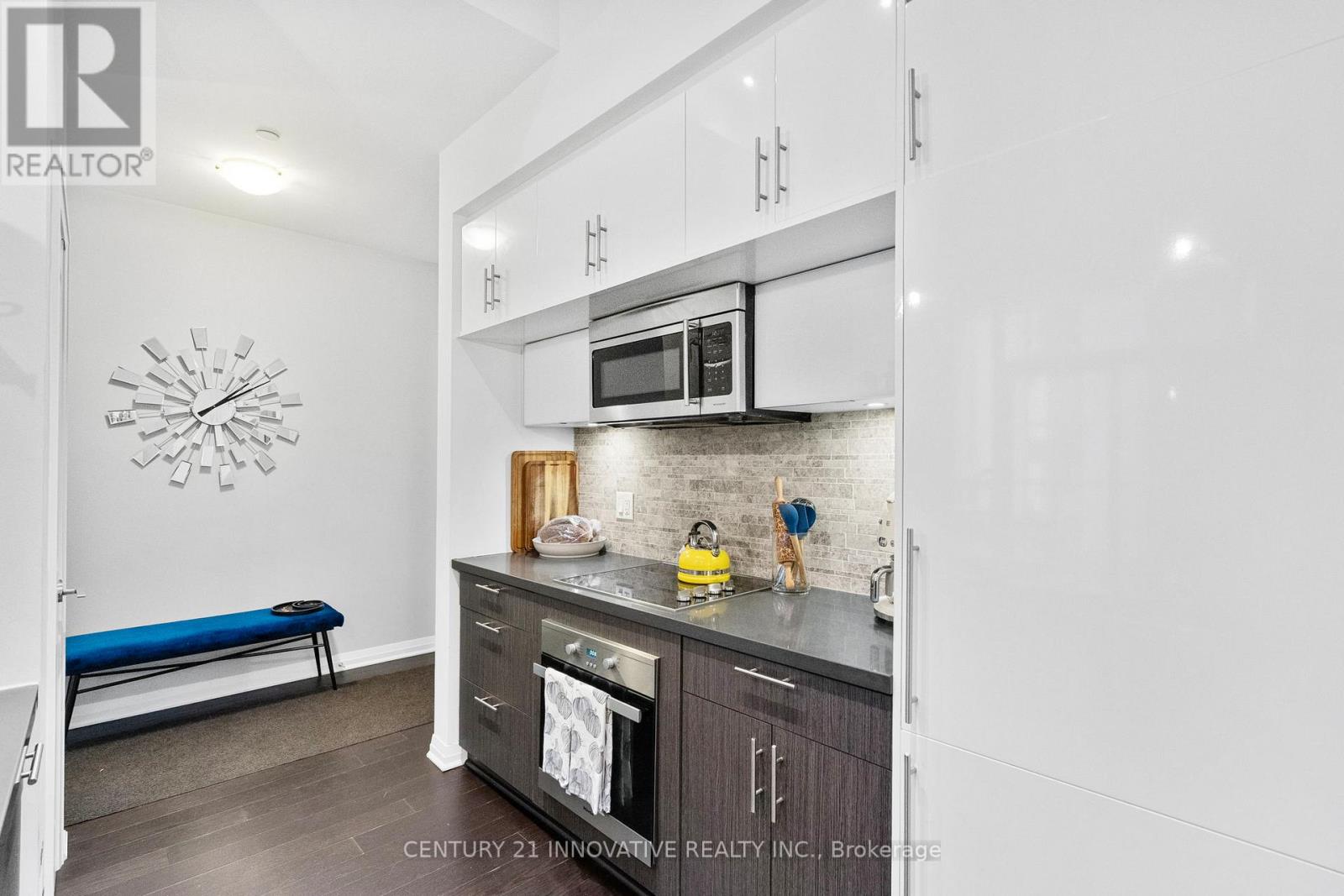 #507 8 MERCER STREET - 10