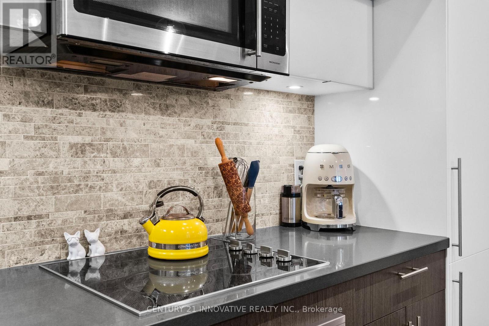 #507 8 MERCER STREET - 12