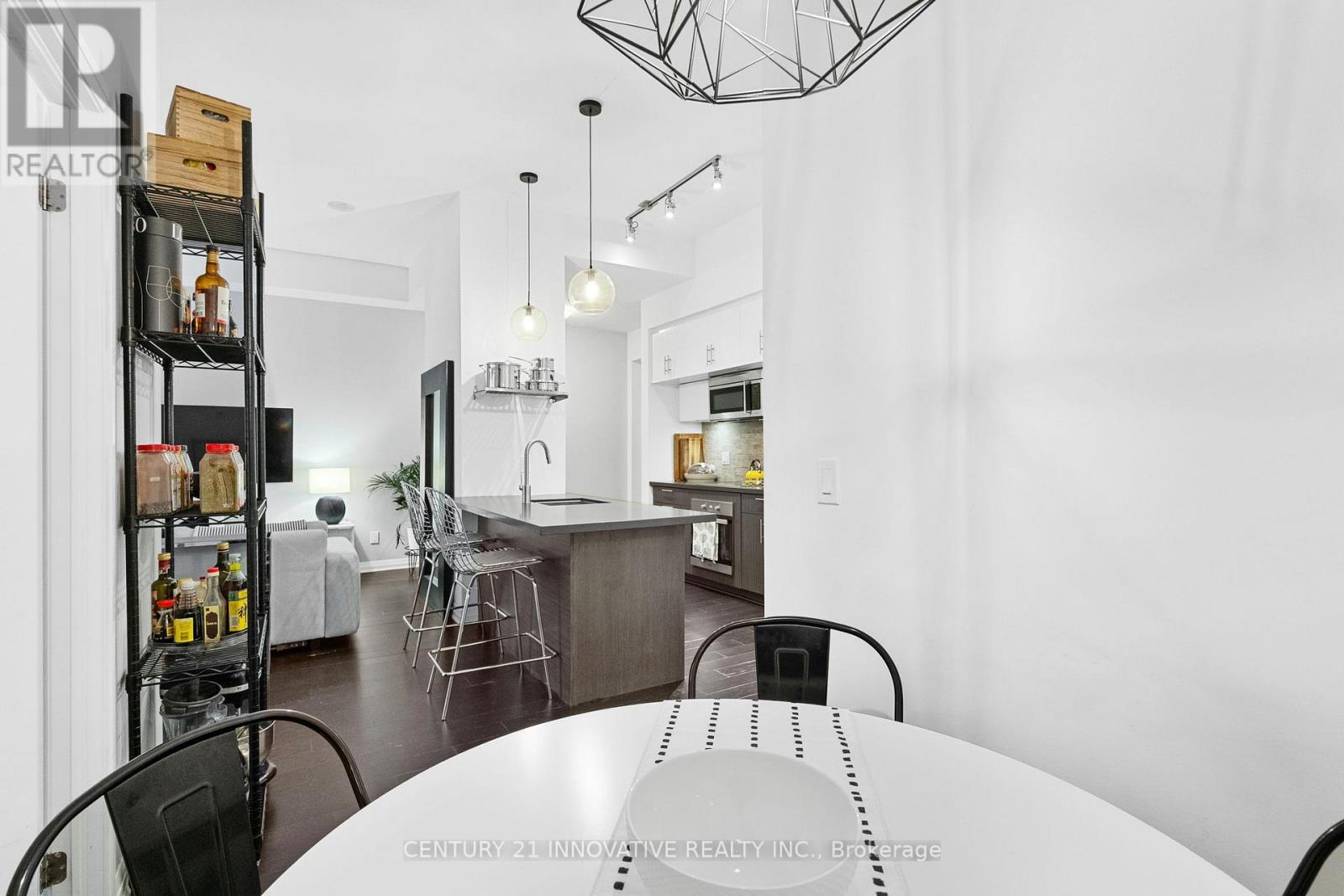 #507 8 MERCER STREET - 15