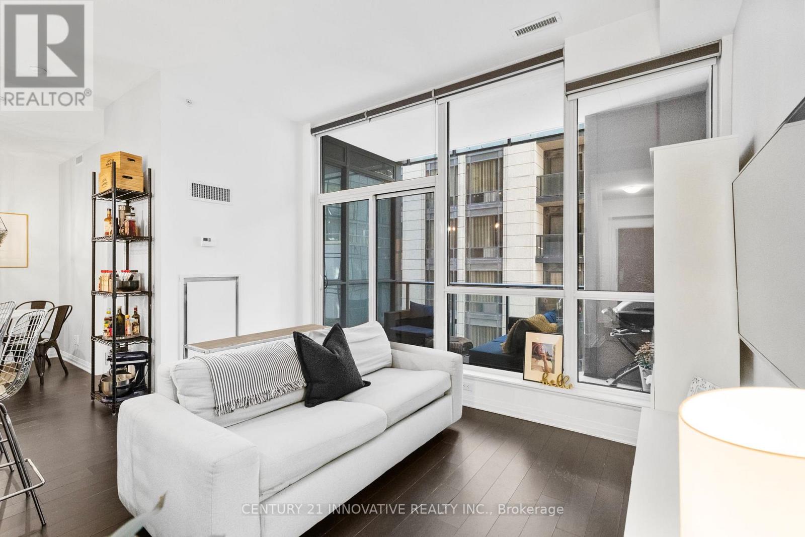 #507 8 MERCER STREET - 21