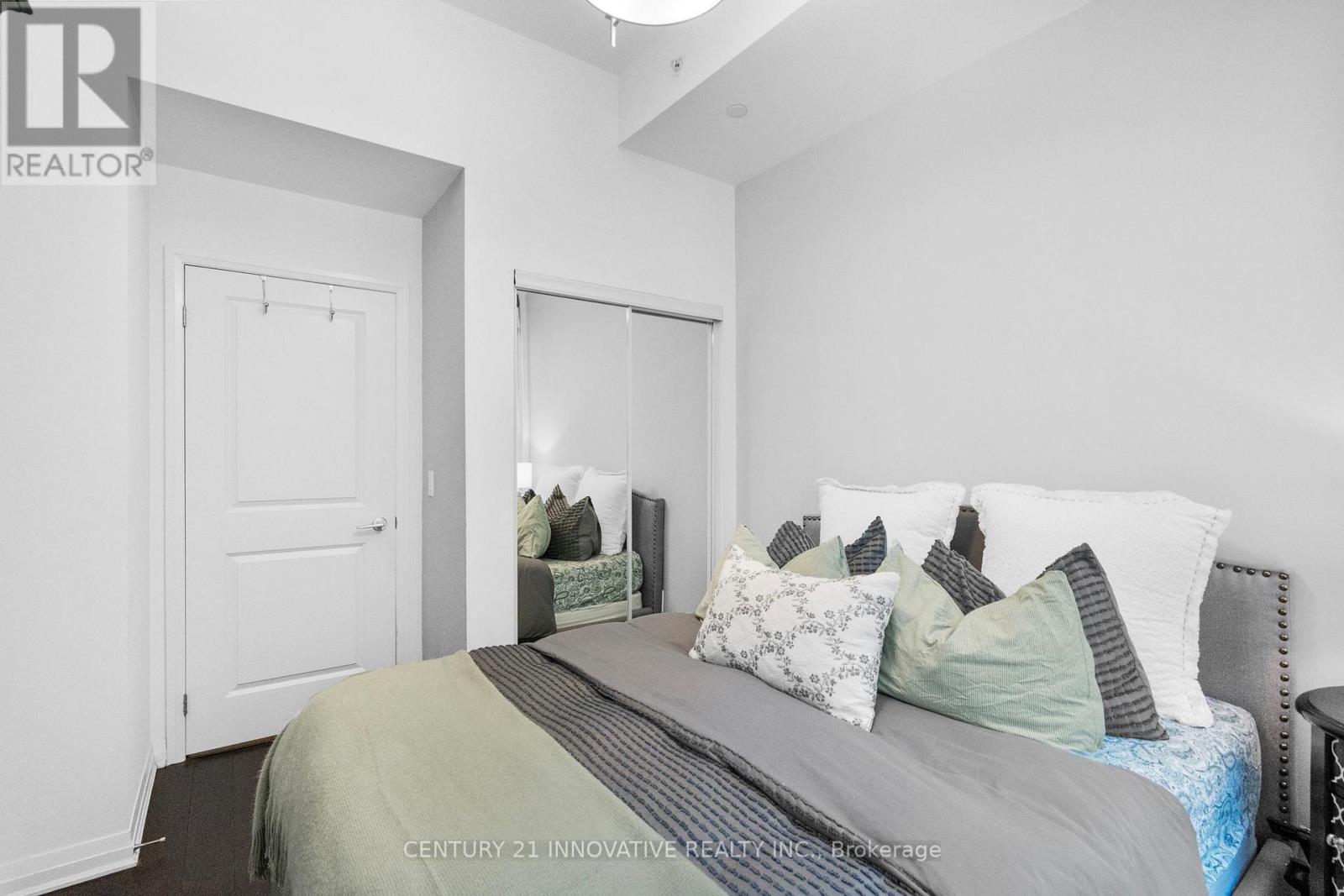 #507 8 MERCER STREET - 27