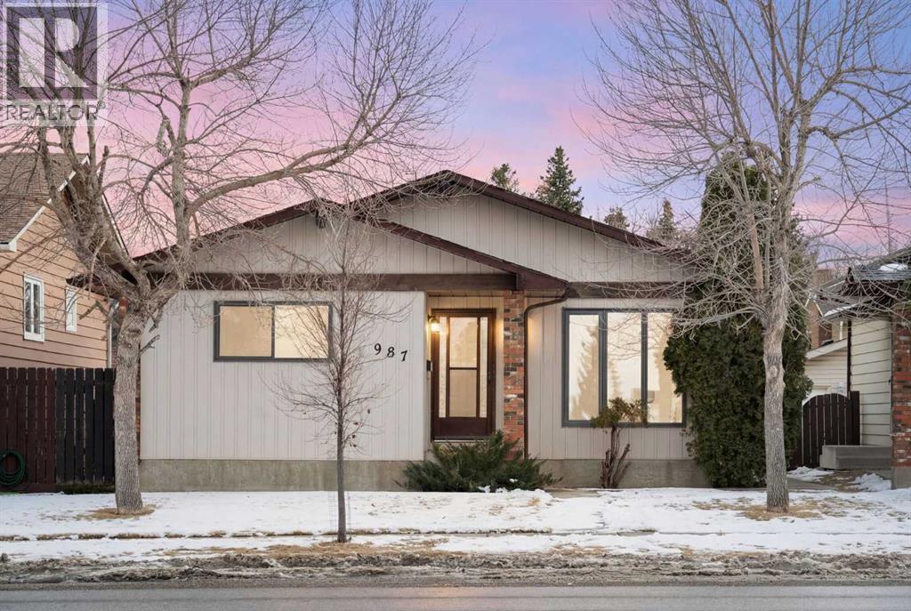 987 Berkley Drive NW, Calgary, Alberta