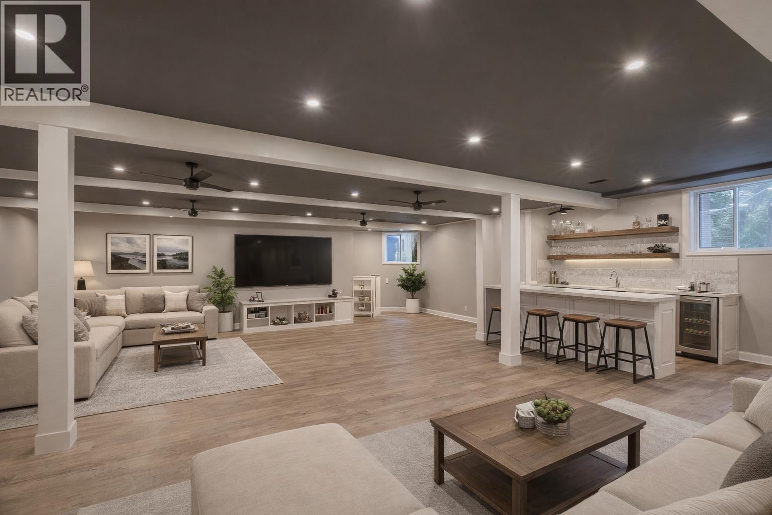 6323 ORACLE ROAD, Sechelt