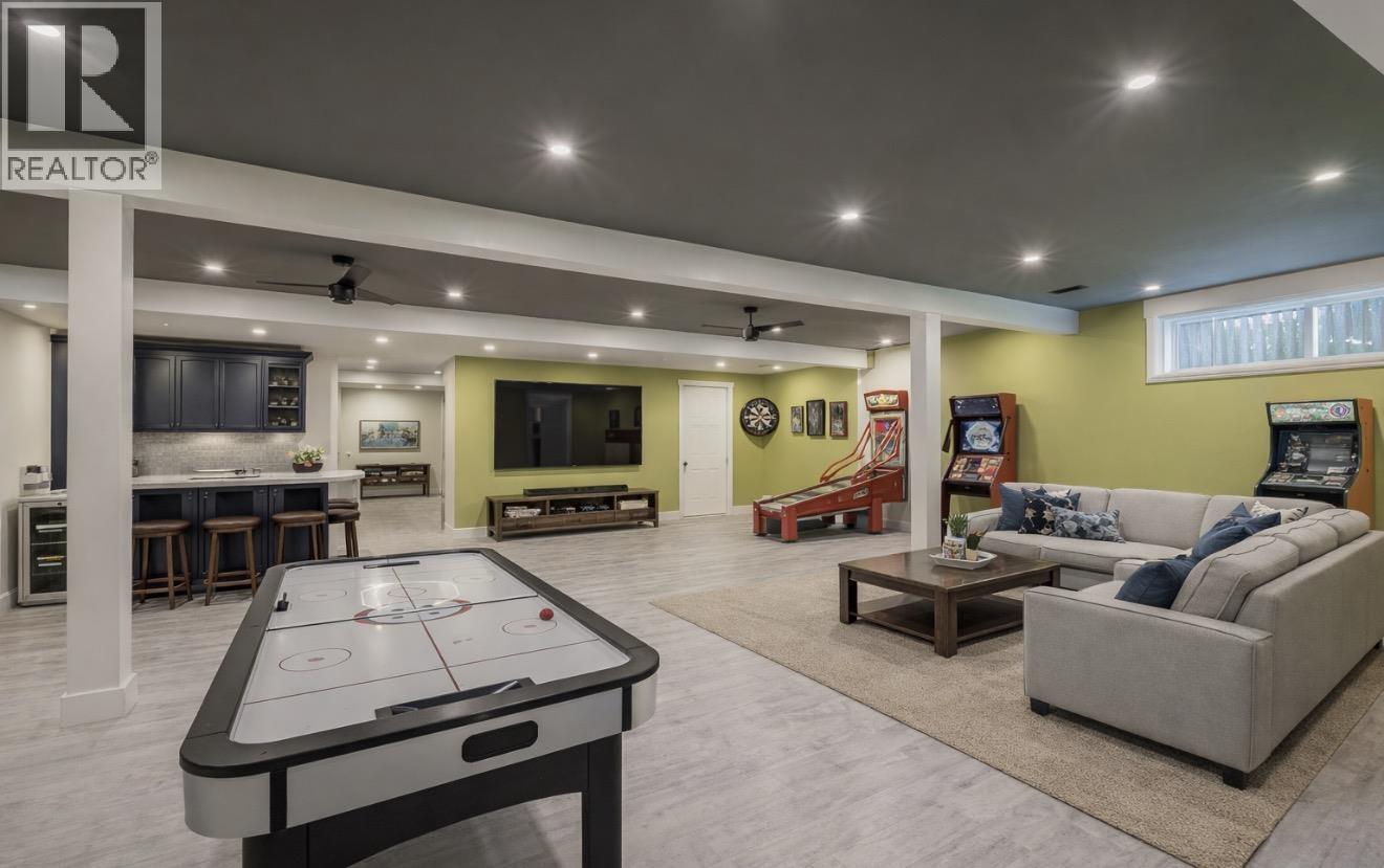 6323 ORACLE ROAD, Sechelt