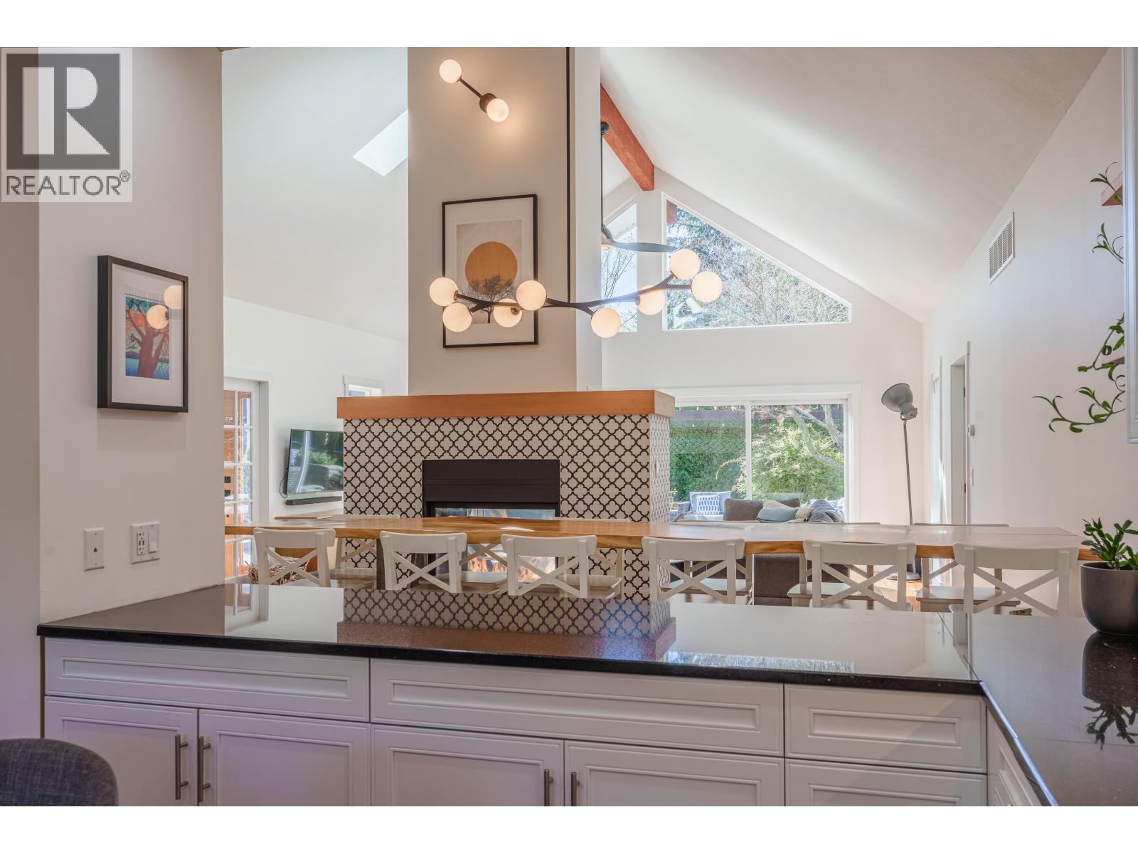 6323 ORACLE ROAD, Sechelt