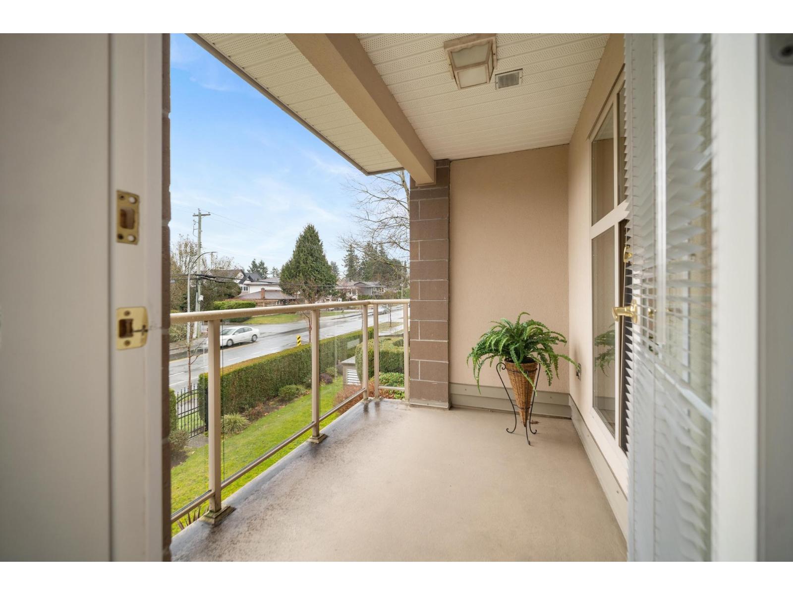 205 1929 154 STREET, Surrey