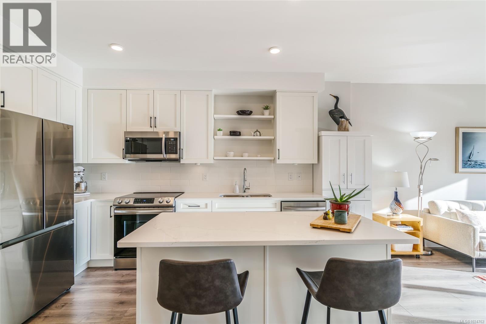 203 113 Hirst Ave E, Parksville