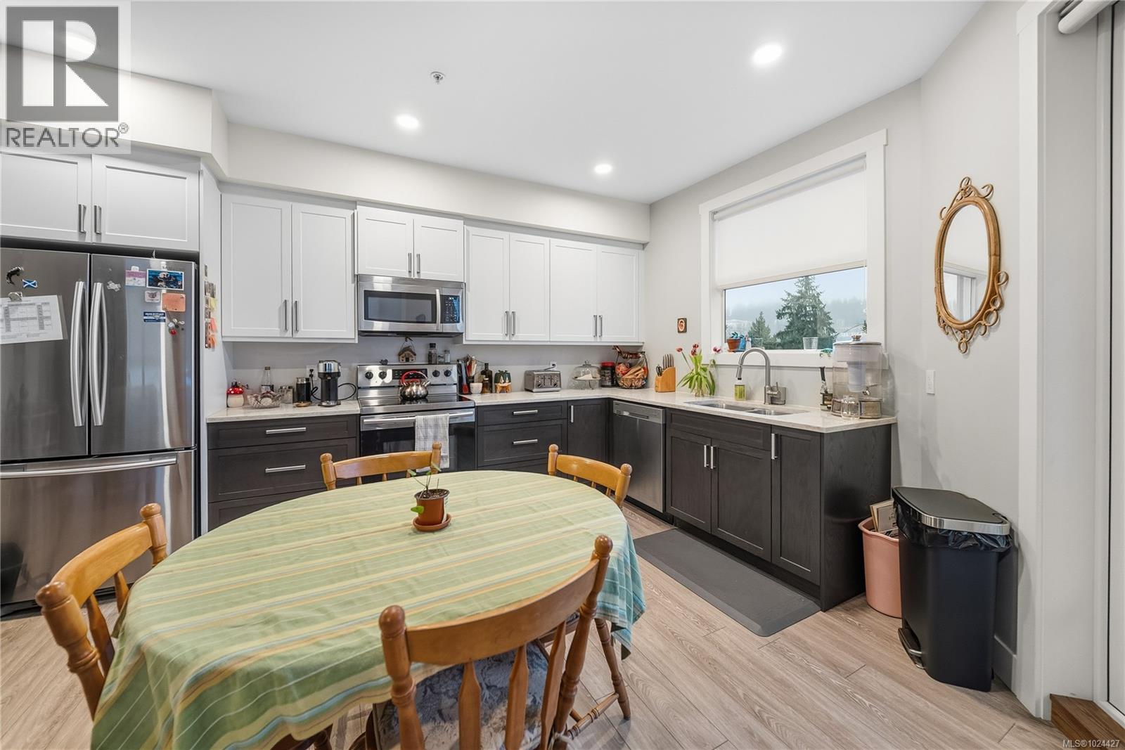 #205 525 THIRD ST - 11