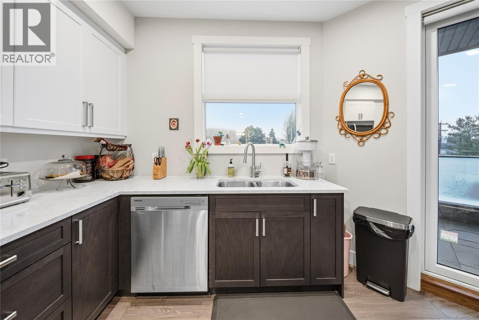 #205 525 THIRD ST - 12