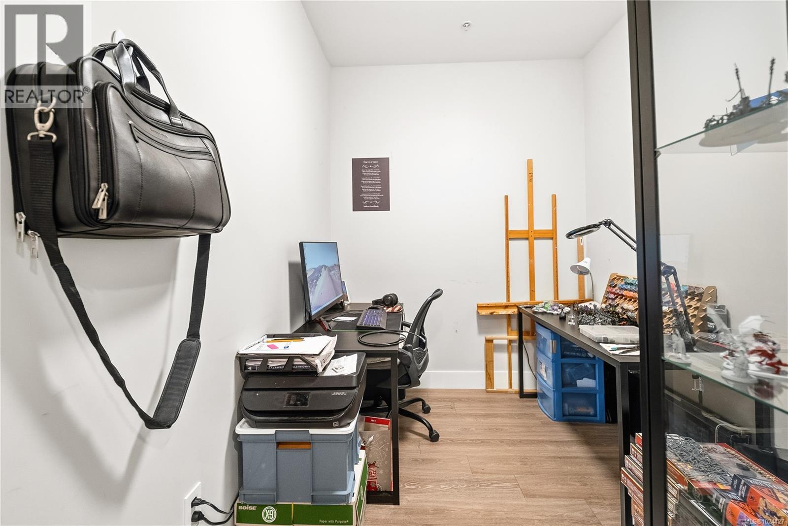 #205 525 THIRD ST - 18